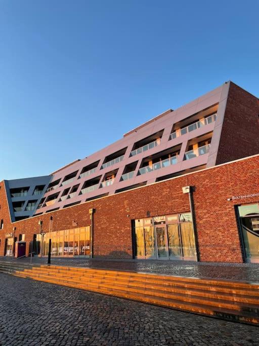 Dock 07 - Modernes 4 Sterne-Ferienapartment Direkt Am Hafen Wismar Exterior foto