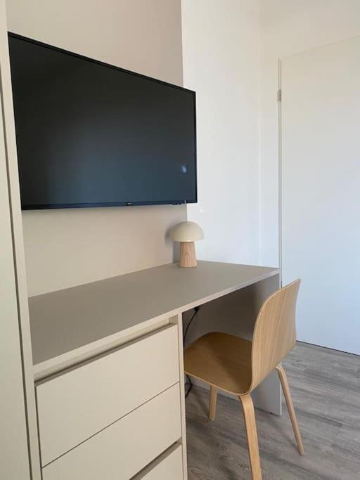 Dock 07 - Modernes 4 Sterne-Ferienapartment Direkt Am Hafen Wismar Exterior foto